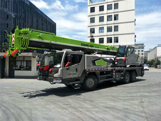 密山市跨街广告牌的高空安装注意事项