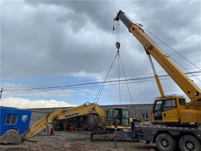 密山市25吨吊车的工作半径是多少？